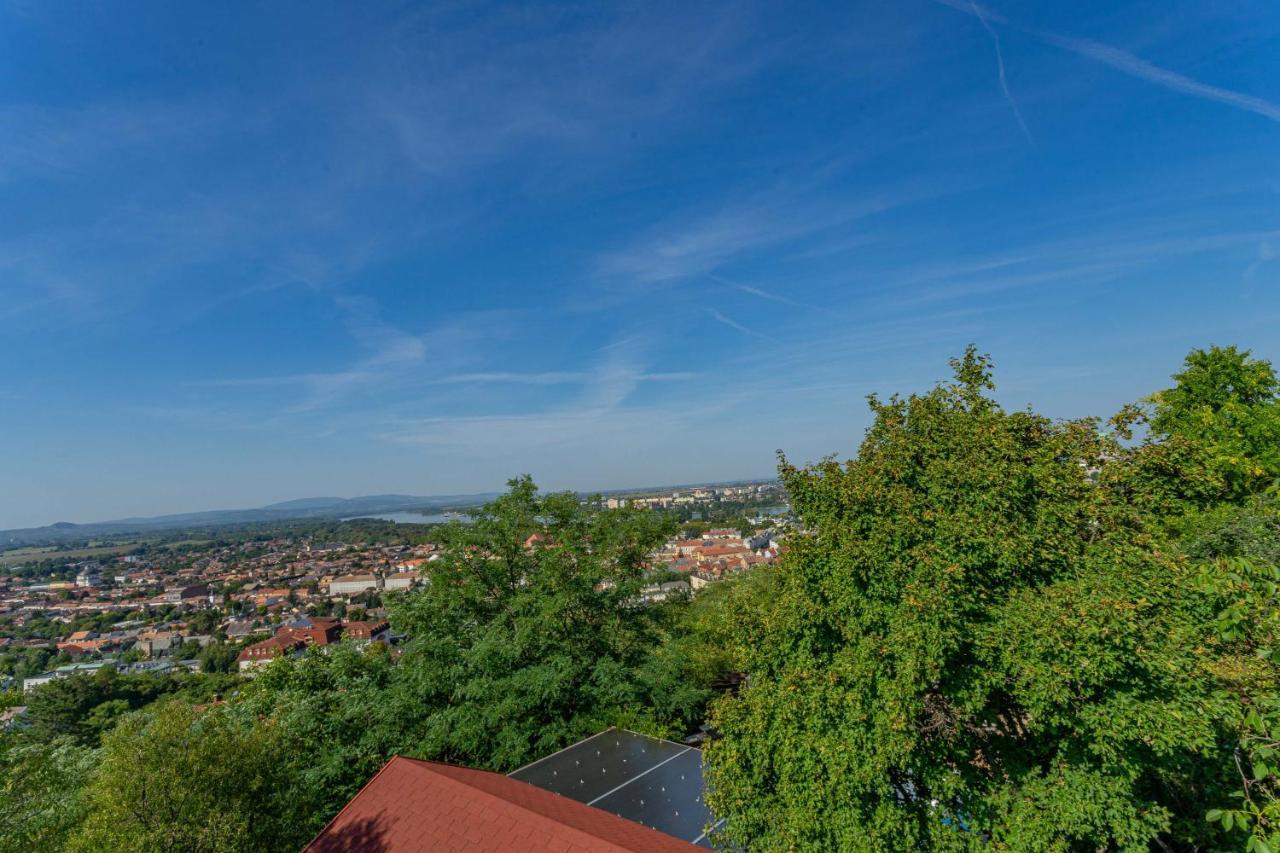 אסטרגום Panorama Apartmanhaz מראה חיצוני תמונה